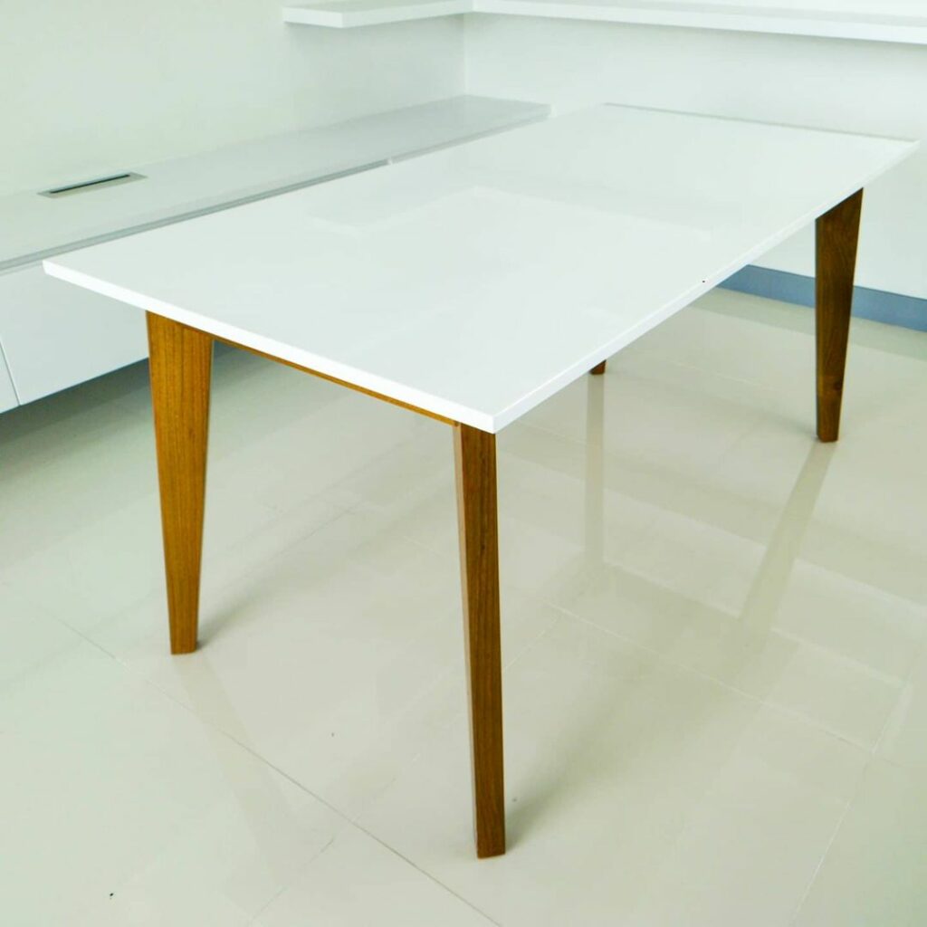 โต๊ะทำงาน