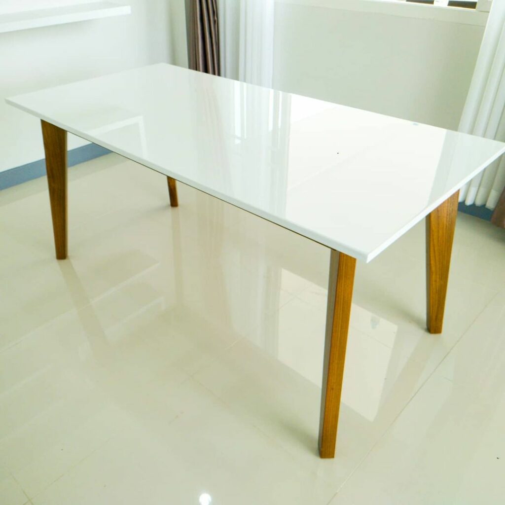 โต๊ะทำงาน