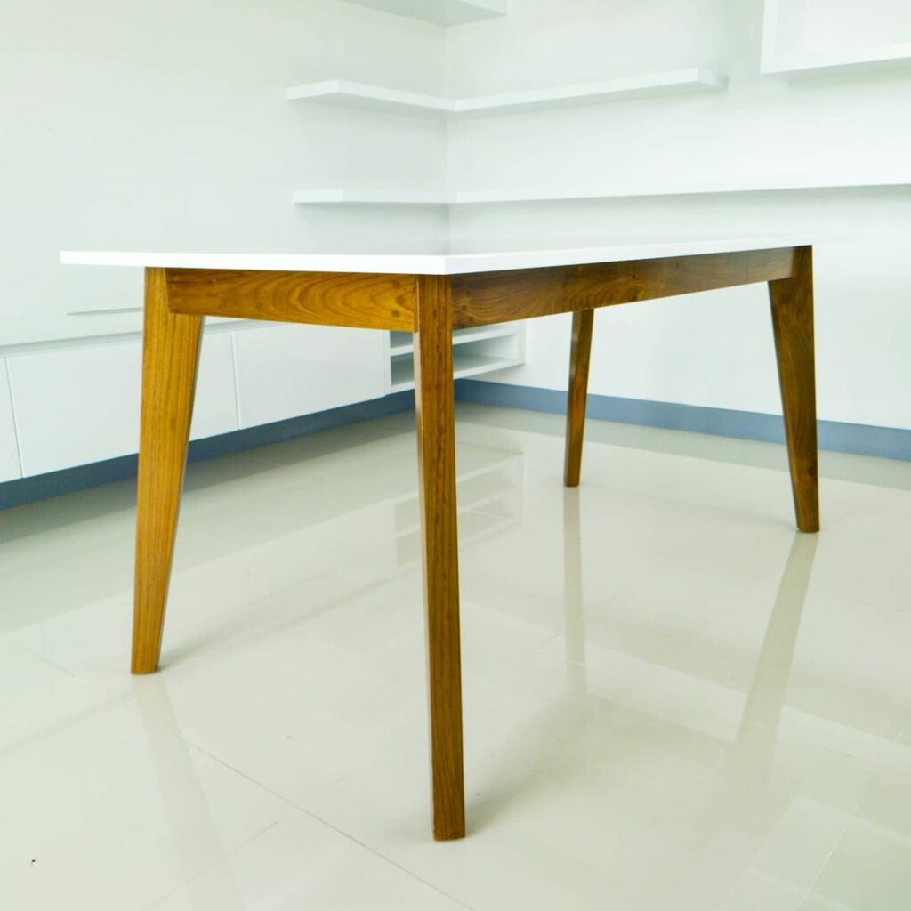 โต๊ะทำงาน