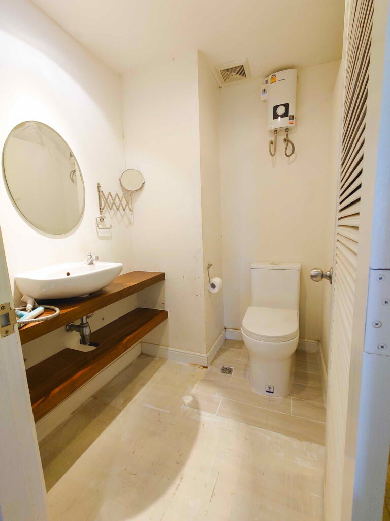 บิวท์อิน ชั้นไม้สัก