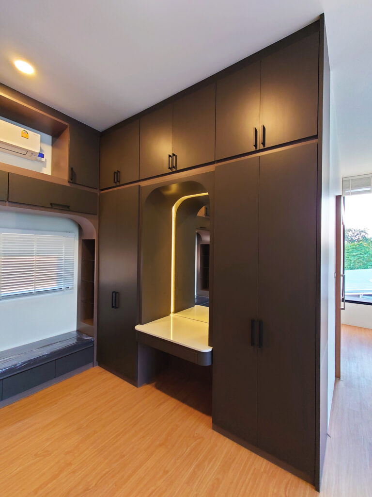 บิวท์อินตู้เสื้อผ้า