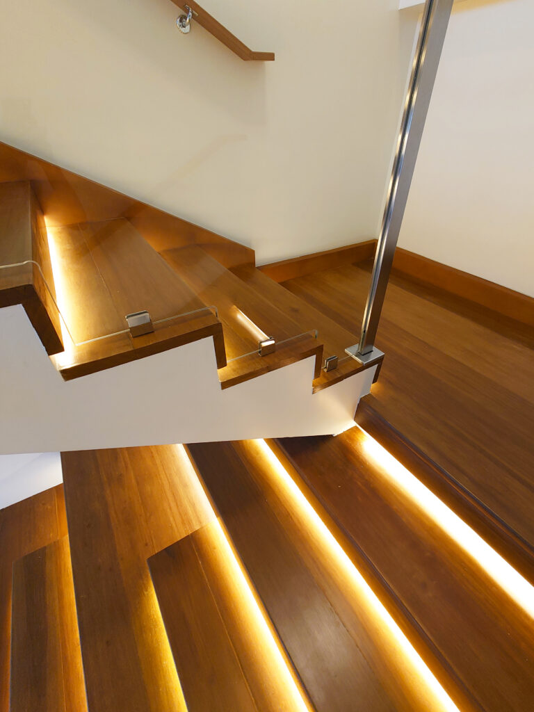 พื้นไม้บันได