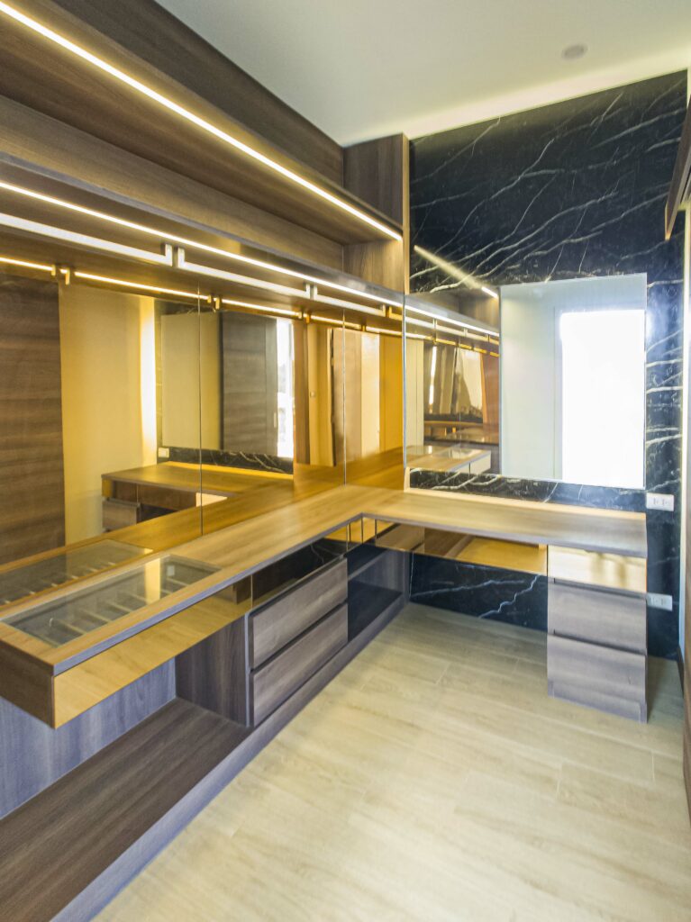 ตกแต่งภายใน walk in closet